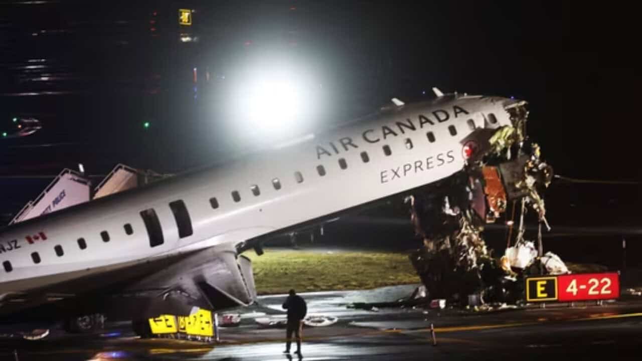 Air Canada Plane Crash at LaGuardia Kills Pilot, Co‑Pilot - Awesome TV