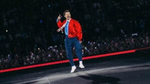 Harry Styles Makes Stage Changes After Fans Complain About Blocked Views