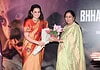 Kangana Ranaut Thanks Delhi CM at Screening Kangana Ranaut Thanks Delhi CM at Screening