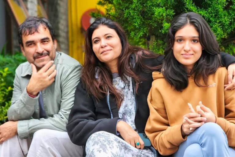 Pankaj Tripathi Celebrates Dussehra in Kolkata With Family